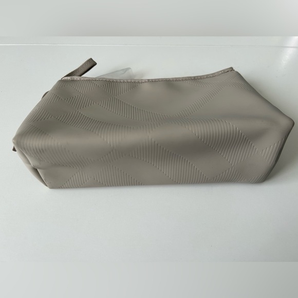 Brand New Burberry Makeup Bag (Beige) - Picture 2 of 7